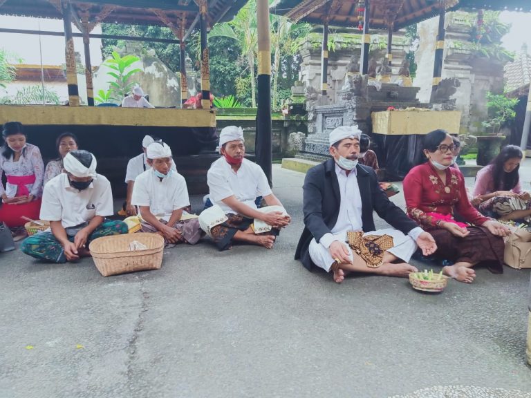 Pascasarjana UHN I Gusti Bagus Sugriwa Denpasar Rayakan Hari Suci Siwaratri Dengan Melaksanakan Pengabdian Masyarakat