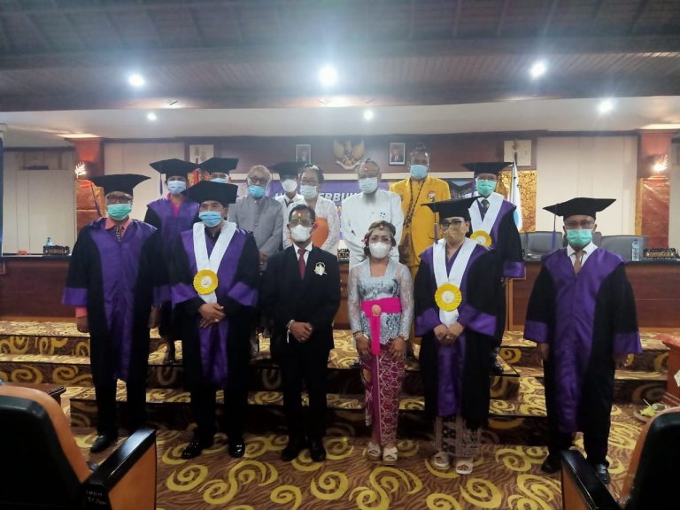 Ketua PHDI Kuta, I Nyoman Sarjana Raih Gelar Doktor Dengan Predikat Cumlaude