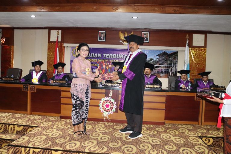 Ujian Terbuka Ibu Widiastuti