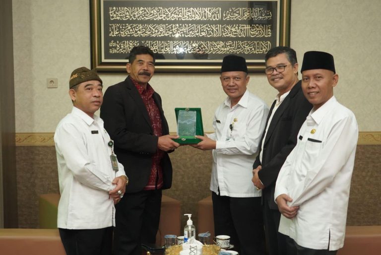 [JELANG KKN, UHN SUGRIWA – KANWIL KEMENAG JATIM TEKEN MOU DAN PKS]