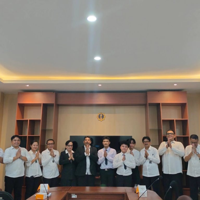 TIGA MAHASISWA THAILAND KULIAH DI UHN SUGRIWA, REKTOR SAMBUT HANGAT