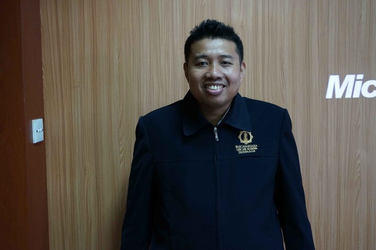 Ujian Kualifikasi Penelitian Program Doktor Ilmu Agama: I Nyoman Santiawan Bahas Pengembangan Pendidikan Widya Pasraman di Yogyakarta