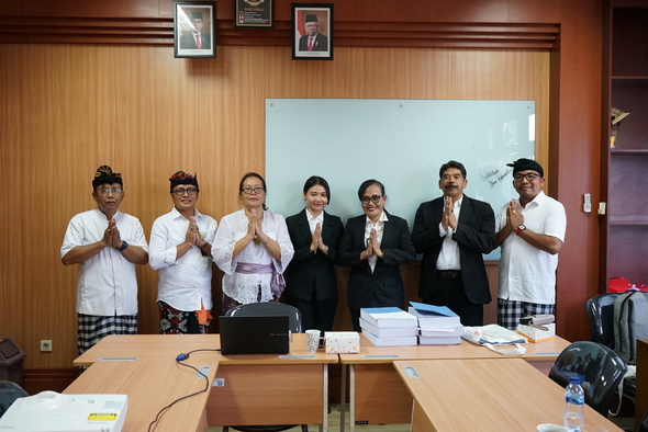 Seminar Hasil Penelitian Doktor Ilmu Agama: Prasanthy Devi Maheswari Bahas Teologi Hindu dalam Teks Tattwa Sangkaning Dadi Janma