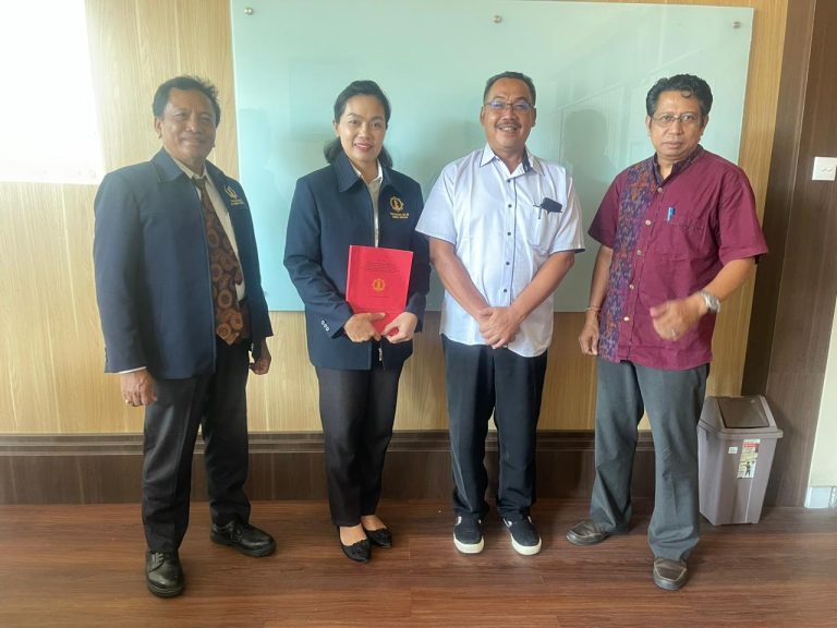 Pemberdayaan Kesejahteraan Keluarga Berlandaskan Komunikasi Persuasif: Ujian Seminar Hasil Penelitian Magister Ilmu Komunikasi Hindu oleh Agung Rismawathi