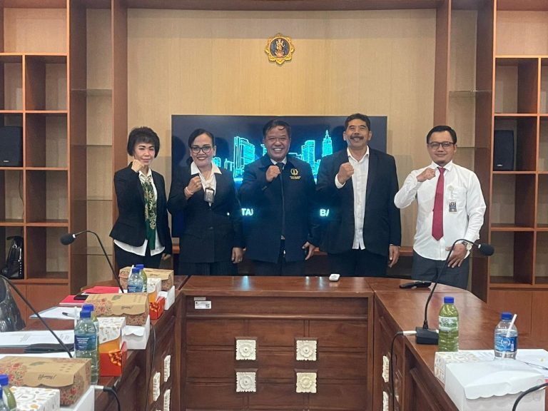 Sang Nyoman Sedana Arta Sukses Presentasikan Proposal Penelitian tentang Strategi Komunikasi Pemerintah Kabupaten Bangli dalam Meningkatkan Pendapatan Asli Daerah