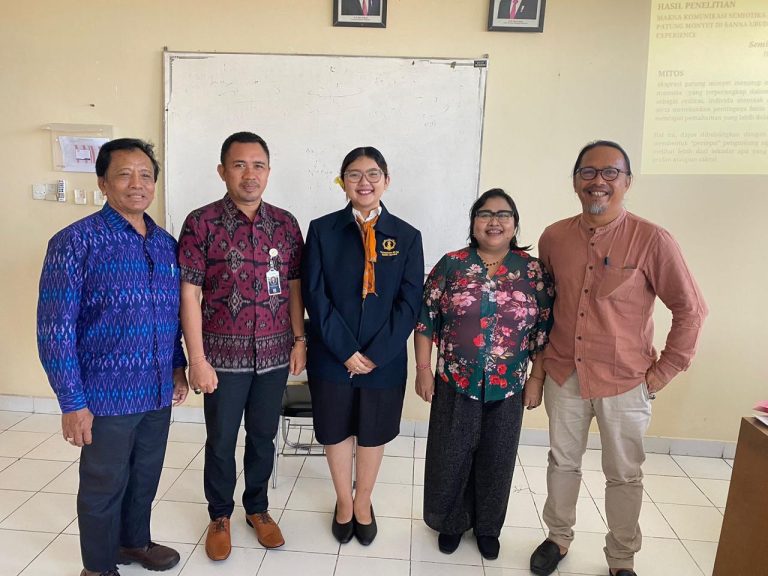 Ujian Seminar Hasil Penelitian Astrid Harikaputri : Mengupas Komunikasi Semiotika Karya Seni Patung Monyet di Sanna Ubud