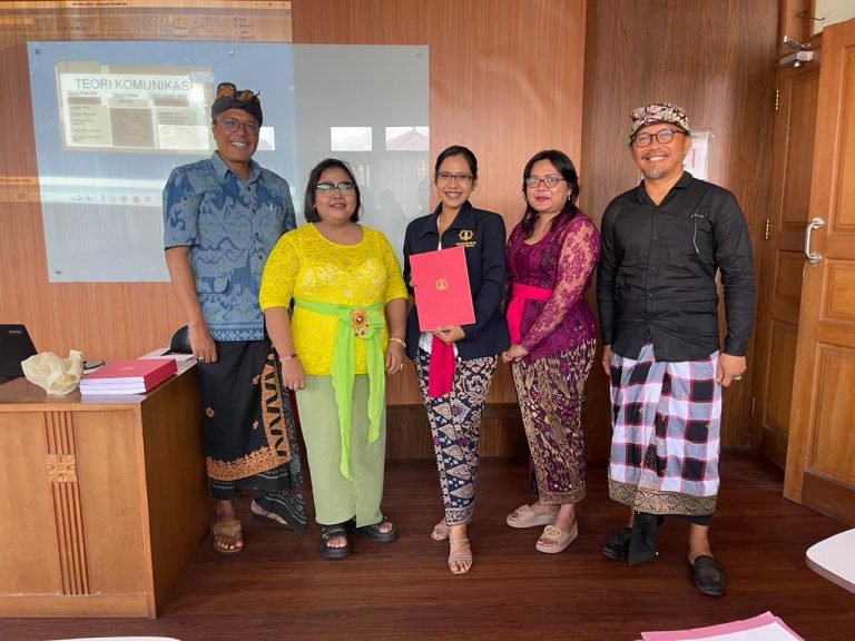 Ujian Seminar Hasil Penelitian Magister Ilmu Komunikasi Hindu di UHN I Gusti Bagus Sugriwa: Ayu Khania Pranisitha Bahas Strategi KPU Bali Tingkatkan Literasi Pemilih Pemula