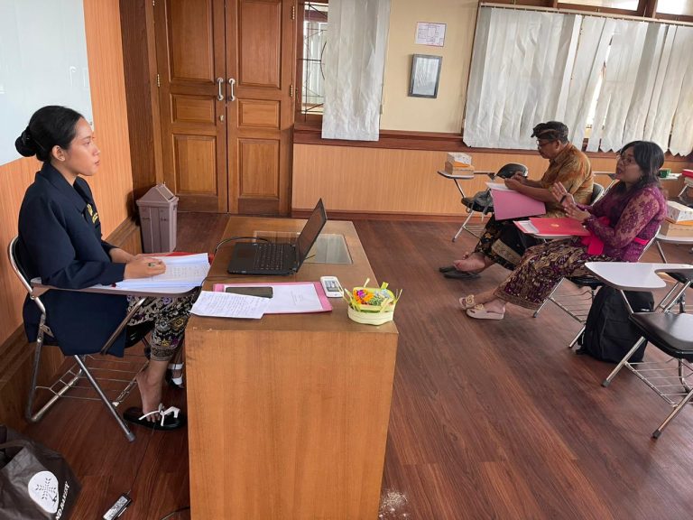 Ujian Seminar Magister Ilmu Komunikasi Hindu: Luh Putu Ega Suratningtyas Ungkap Kearifan Lokal dalam Komunikasi di Urbanlife Store Bali