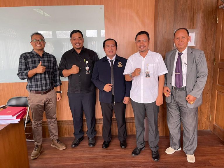 Ujian Seminar Hasil Penelitian Nyoman Sugiana : Pola Komunikasi Keluarga Hindu dalam Membentuk Anak Suputra di Desa Adat Lodtunduh