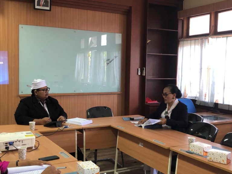 Ujian Tertutup Hari Harsananda : Hari Harsananda Bahas Sistem Pemujaan Soroh Nyuwung di Desa Abianbase