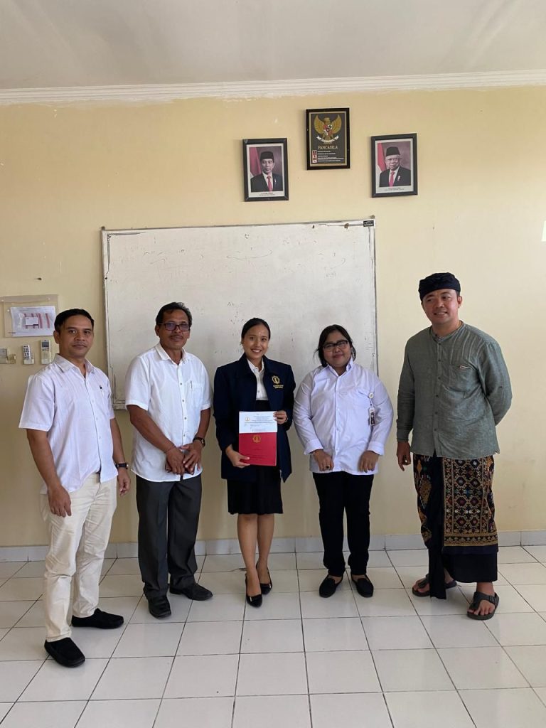 Kadek Ayu Puji Astuti Lulus Ujian Tesis di Program Magister Ilmu Komunikasi Hindu UHN I Gusti Bagus Sugriwa Denpasar