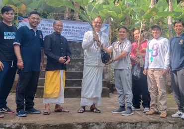 Pengabdian Masyarakat Program Doktor Ilmu Agama UHN I Gusti Bagus Sugriwa: Penanaman Pohon Pisang untuk Upakara di Ashram Gandhi Puri
