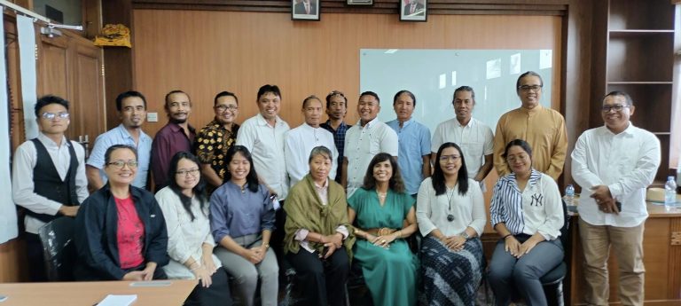 PROGRAM MAGISTER BRAHMA WIDYA UHN SUGRIWA GELAR KULIAH VISITING PROFESOR DARI UNIVERSITAS FRESNO STATE CALIFORNIA