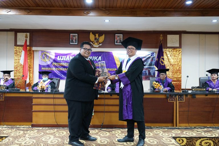 PAPARKAN PENELITIAN “SISTEM PEMUJAAN SOROH NYUWUNG DI DESA ABIAN BASE KABUPATEN GIANYAR” HARI HARSANANDA RAIH GELAR DOKTOR