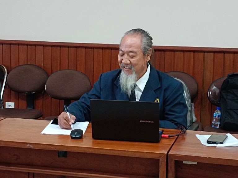 Ujian Tesis I Wayan Sukrayasa: Komodifikasi Upacara Ngaben di Desa Legian, Kuta Badung dalam Perspektif Teologi Hindu