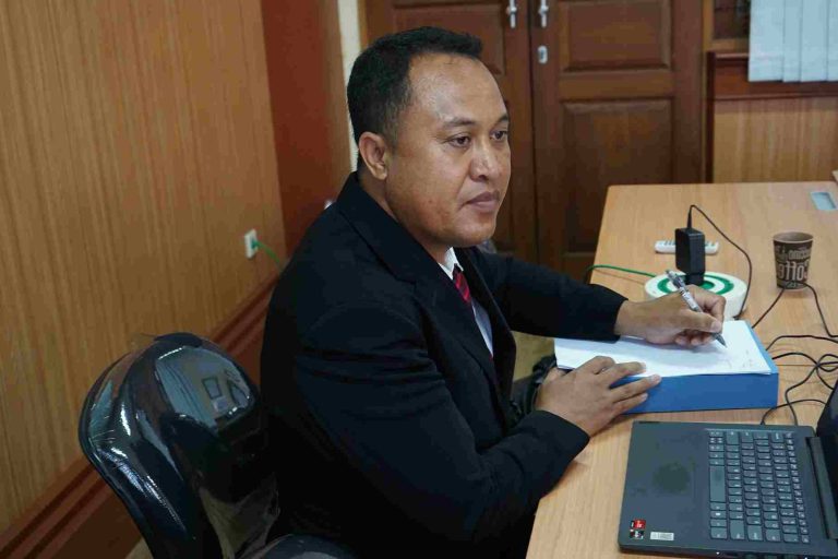 Ujian Tertutup Doktoral: I Nyoman Ranem Teliti Sistem Penentuan Dewasa Ayu di Desa Adat Selulung