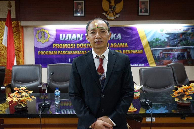 PAPARKAN PENELITIAN” TRANSFORMASI NILAI DALAM WISATA SPIRITUAL MALUKAT DI KABUPATEN GIANYAR” ARTA WIDANA RAIH GELAR DOKTOR