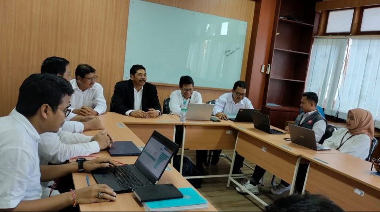 REKTOR UHN SUGRIWA SAMBUT HANGAT TIM PENGAWASAN INSPEKTORAT JENDERAL KEMENAG RI