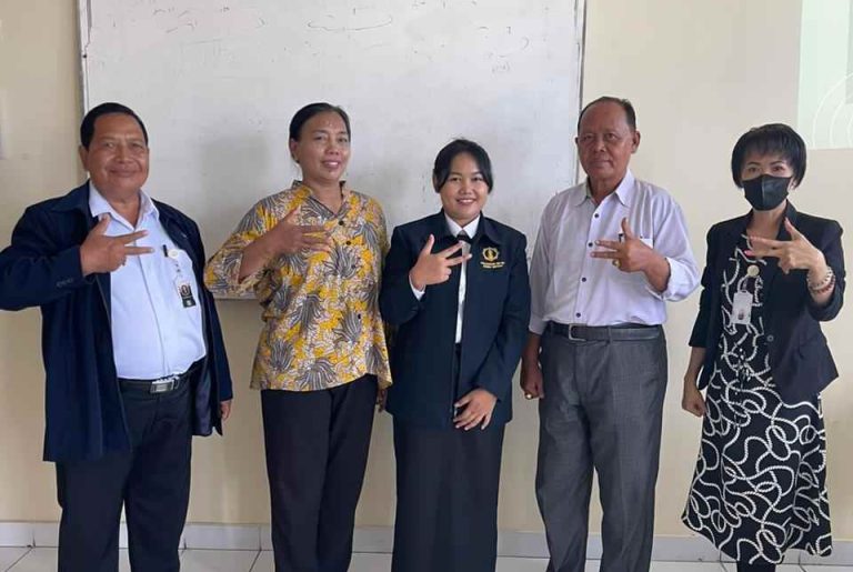 Ujian Proposal Tesis Putu Aricha Darmaputri: Mengupas Komunikasi Persuasif dalam Pola Kepemimpinan Hindu di PC KMHDI Kendari