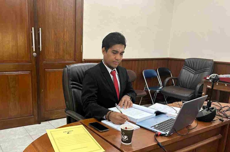Eksistensi Griya sebagai Pusat Pendidikan Agama Hindu di Gianyar: Ida Bagus Made Viprajana Sukses Menyelesaikan Ujian Tertutup Doktor Ilmu Agama