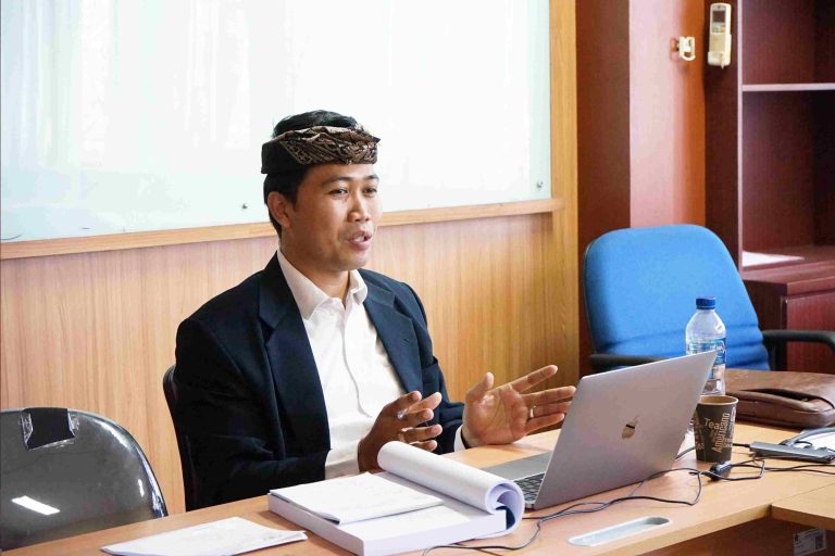 Menggali Makna Panca Tirtha di Pura Silayukti: Ujian Seminar Hasil Penelitian I Wayan Titra Guna Wijaya di UHN I Gusti Bagus Sugriwa Denpasar