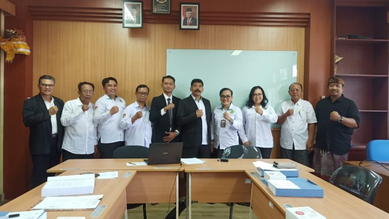 “Ida Bagus Putu Eka Suadnyana Bahas Dinamika Sosio Religius Masyarakat Desa Sambiran dalam Ujian Tertutup Disertasi Program Doktor Ilmu Agama di UHN I Gusti Bagus Sugriwa Denpasar”