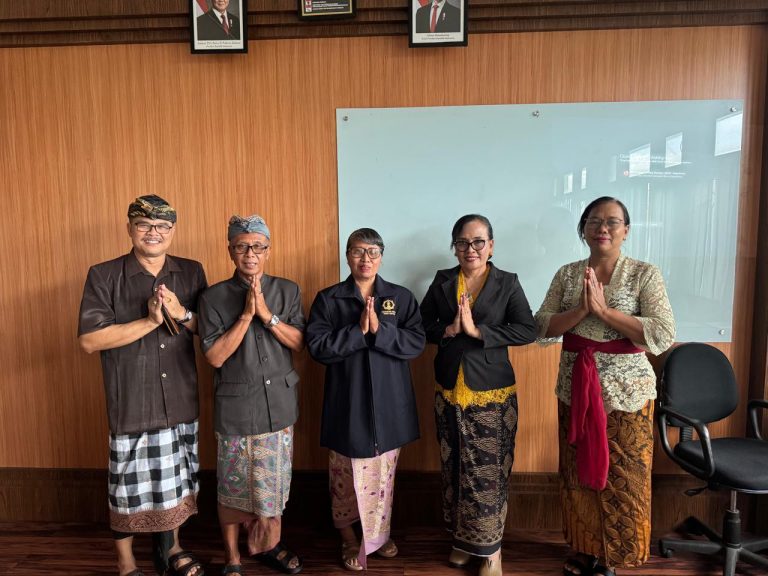 Eksistensi Daksina Linggih dalam Piodalan: Ujian Proposal Penelitian Komang Mahaitri di Pascasarjana UHN I Gusti Bagus Sugriwa