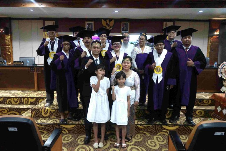 I.B Eka Suadnyana Raih Gelar Doktor: Mengupas Dinamika Sosio Religius di Desa Sembiran