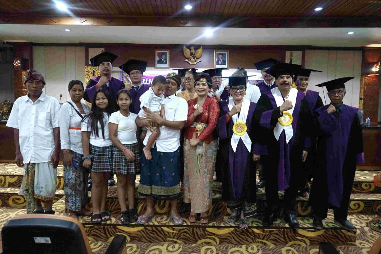 “Ni Kadek Supadmini Resmi Sandang Gelar Doktor ke-154 di UHN IGB Sugriwa Denpasar”