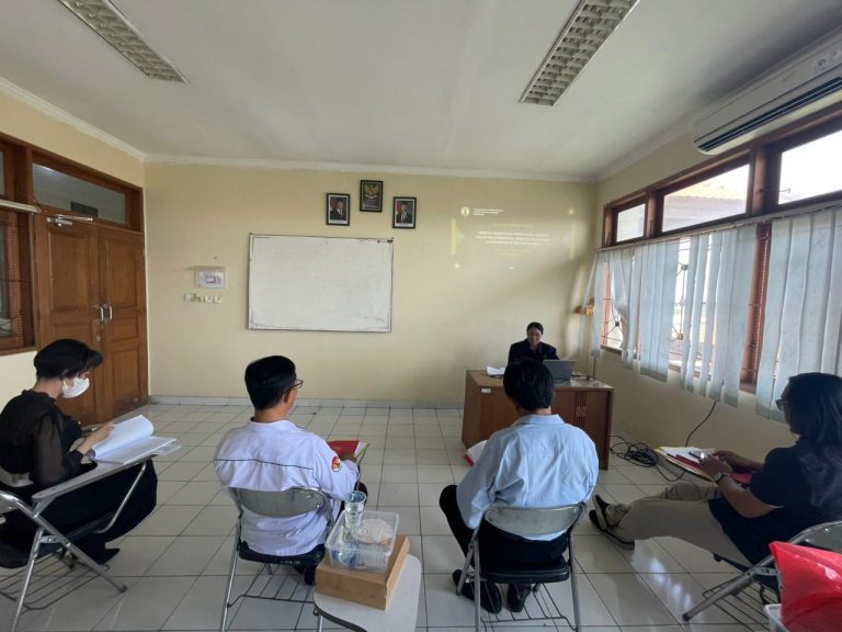 “Strategi Komunikasi Pemasaran di Era Digital: Ujian Proposal Endi Kusmadheni di Pascasarjana UHN Sugriwa”