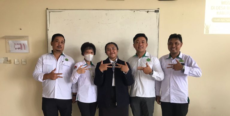 “Moderasi Beragama di Desa Buda Keling: Ujian Proposal I Gusti Ayu Twin Jayantari di Pascasarjana UHN Sugriwa”
