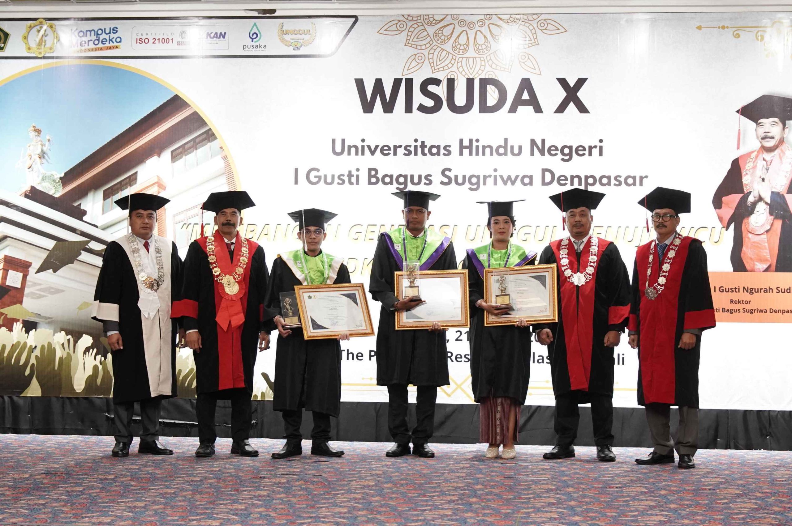 WISUDAWAN X PERTAMA KALI “NIKMATI” AKREDITASI PT UNGGUL, REKTOR UHN SUGRIWA : INI SEJARAH DAN KESAN BAGI LULUSAN