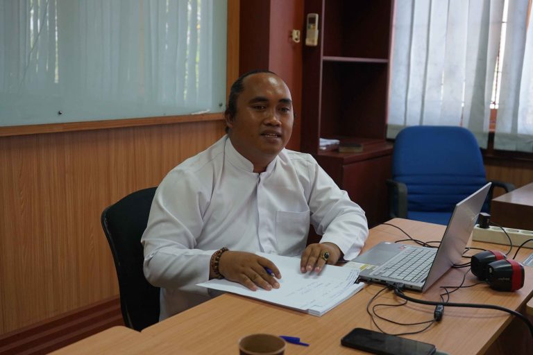 Ketut Agus Nova Paparkan Kajian Karya Ngenteg Linggih di Pura Agung Mpu Kuturan dalam Ujian Proposal Program S3 Ilmu Agama