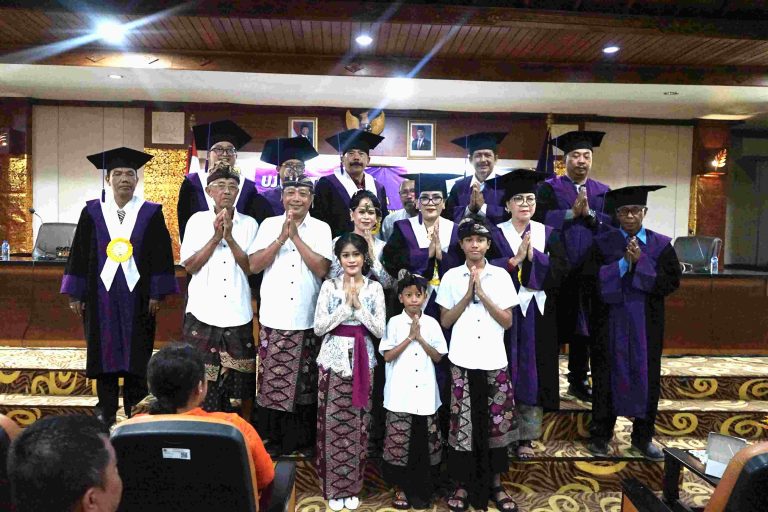 Mengungkap Tradisi Ngekehin: Dewi Rahayu Aryaningsih Lulus Ujian Terbuka S3 dengan Predikat “Dengan Pujian”