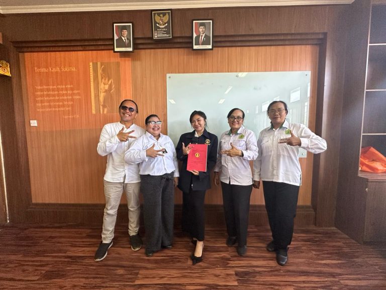 Ujian Proposal Penelitian Gusti Ayu Gita Ananda Murni: Mengkaji Komunikasi Interpersonal Keluarga pada Wanita Triple-Roles di Denpasar Barat, Bali