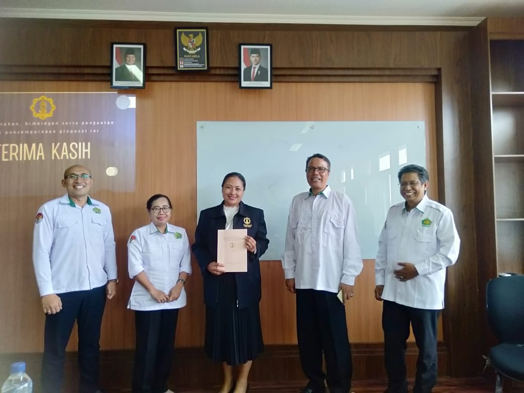 Interpretasi Personal Grooming dan Sikap Siswa Perhotelan: Ujian Proposal Ni Luh Sudarmini