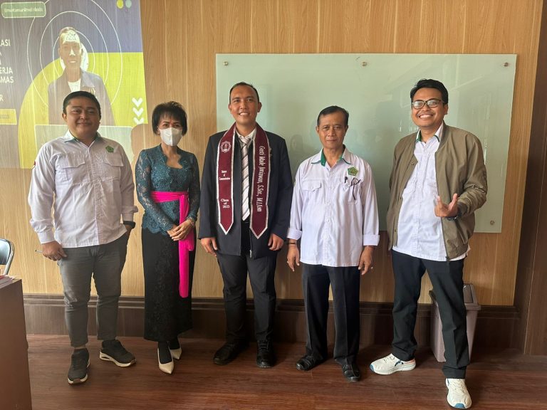 Pengaruh Iklim Komunikasi dan Gaya Kepemimpinan dalam Membangun Motivasi Kerja: Ujian Tesis Gusti Made Juniawan di Pascasarjana UHN Sugriwa