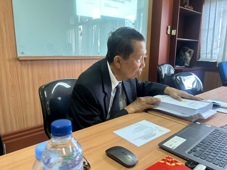 Ujian Seminar Hasil Made Mangku Pastika: Studi Mendalam Ajaran Veda di Tengah Kehidupan Umat Hindu Bali