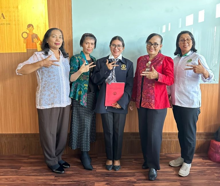 Ujian Pra-Tesis Ni Ketut Ayu Gunastri Soroti Komunikasi Spiritual dalam Ritual Melukat