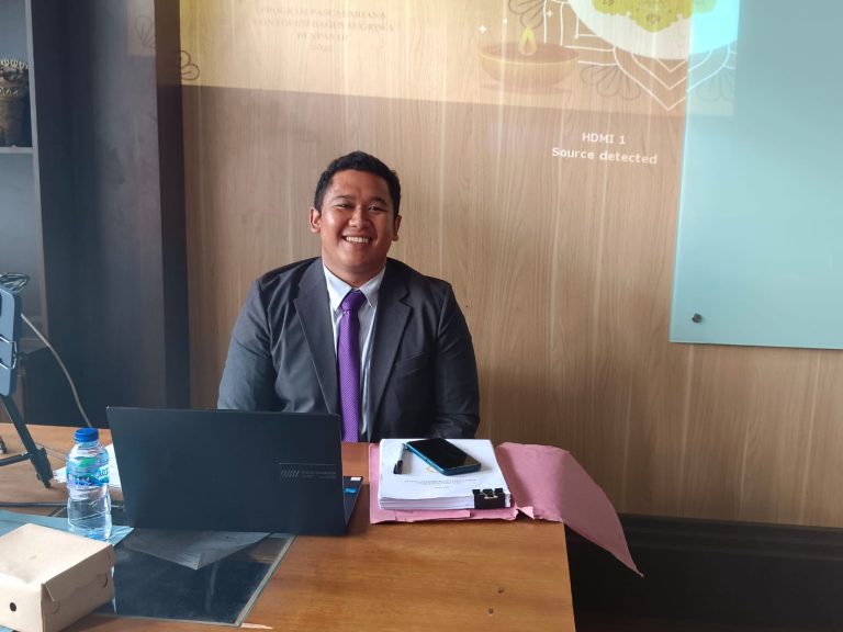 Ujian Seminar Hasil I Made Mahastika Bahas Fenomena Pemangku Nganteb Banten Bebangkit di Desa Adat Luwus