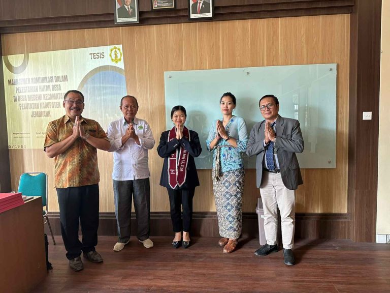 Gusti Ayu Kade Alit Astuti Bahas Manajemen Komunikasi Pelestarian Hutan Desa Medewi dalam Sidang Tesis