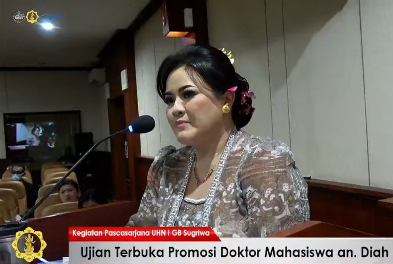 Diah Nirmala Dewi Raih Doktor ke-164, Kupas Praktek Belis dalam Perkawinan Hindu di Labuan Bajo