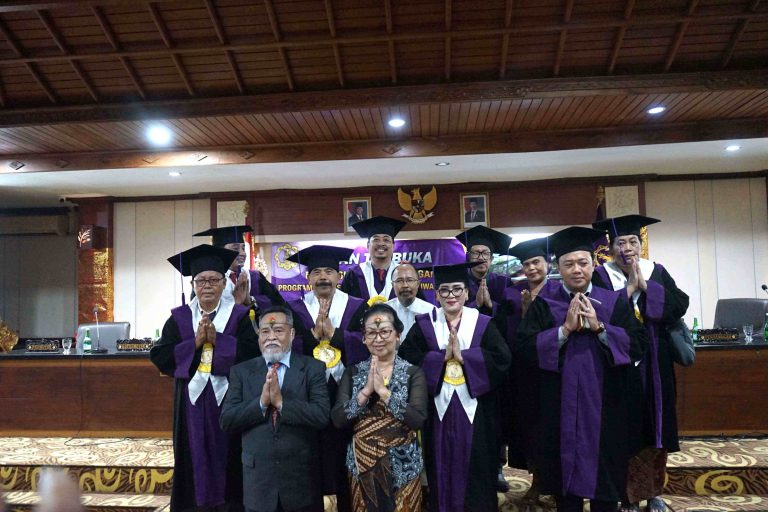 Ujian Terbuka I Nyoman Sender: Mempertahankan Tradisi Endogami di Tenganan Pegringsingan