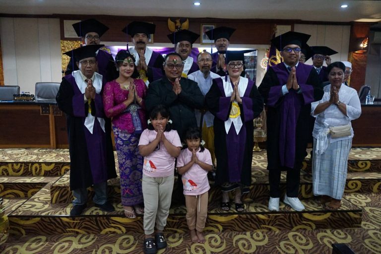 Gambelan Gambang Jadi Objek Kajian Teologi Hindu, Praptika Kamalia Jaya Raih Doktor ke-163 di UHN I Gusti Bagus Sugriwa Denpasar