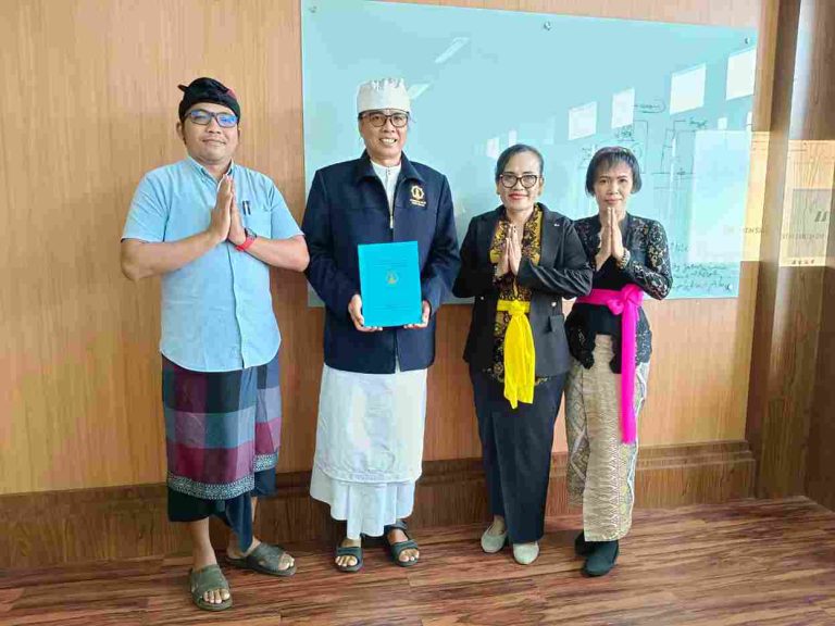 I Gede Yuthayasa Kupas Makna Panca Genta dalam Ageman Sulinggih Bhujangga Waisnawa di Ujian Tesis Brahma Widya