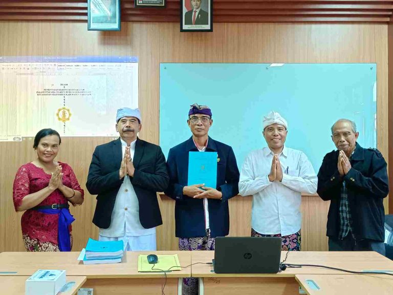 “Makna Barong Kedingkling dalam Upacara Ngaben: Ujian Tesis I Wayan Sutama di Pascasarjana UHN Sugriwa