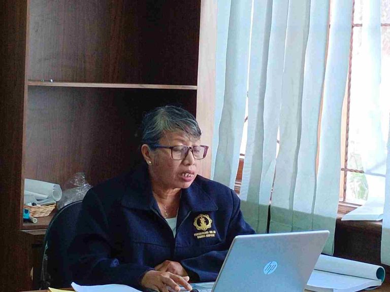 Komang Mahaitri Bahas Makna Daksina Linggih dalam Upacara Adat Jembrana pada Ujian Pra-Tesis Brahma Widya