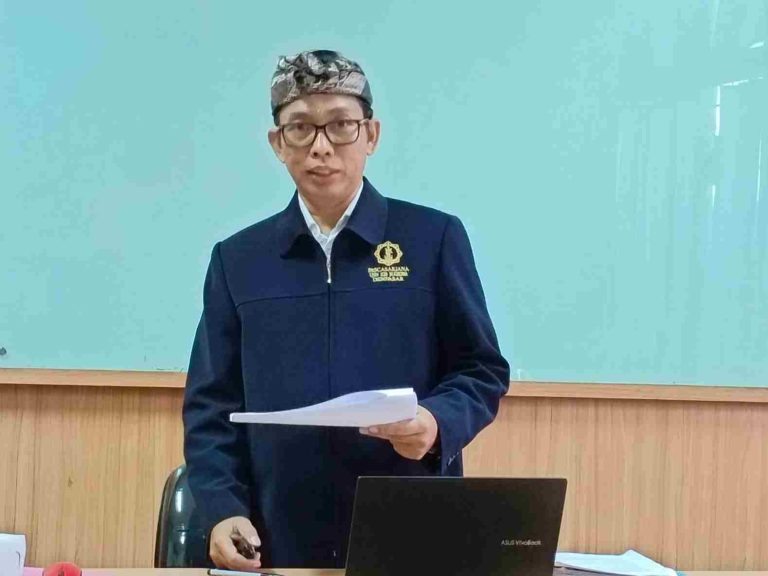 A.A. Ngurah Putra Suryaningrat Kupas Perabuan Suci di Setra Pura Dalem Kerobokan dalam Ujian Tesis