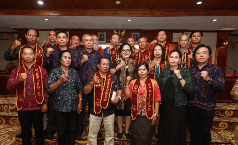 Pelepasan XII Pascasarjana UHN Sugriwa Digelar Khidmat, Lulusan Program Doktor dan Magister Siap Menuju Wisuda