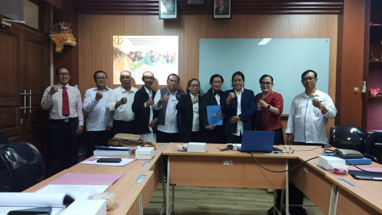 Bedah Kesejahteraan Desa Bugbug Lewat Tri Hita Karana, Ni Nyoman Kasih Jalani Ujian Tertutup di UHN Sugriwa